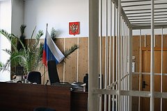 Суд арестовал россиянина за нападение на полицейского и хищение оружия