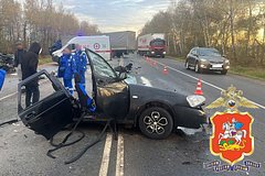 Пять человек погибли в ДТП с грузовиком и Lada Priora под Москвой. Изувеченное отечественное авто сняли на видео